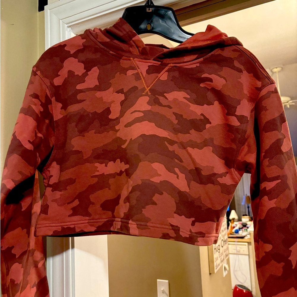 LULULEMON Size 4 Cropped Camo Hoodie